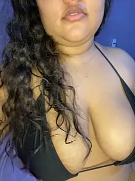 Snapshot of qxmila1 chatting on October 28, 2025, 8:33 pm qxmila1 online show from October 28, 2025, 8:33 pm