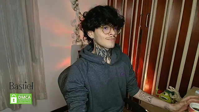 Mihail leroy online show from September 19, 2025, 2:35 am