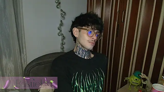 Mihail leroy online show from November 26, 2025, 2:45 am