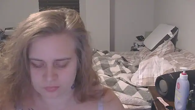 Sexyblonde12344 online show from December 18, 2025, 8:15 pm