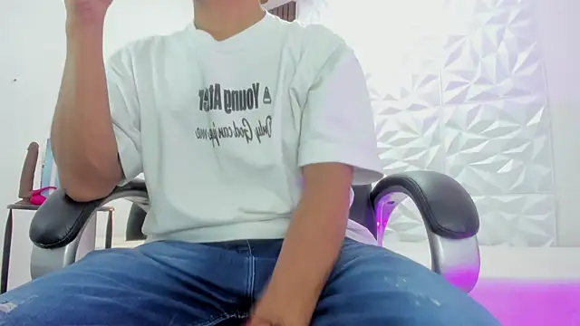 Ricky Owens1 online show from October 15, 2025, 2:06 pm