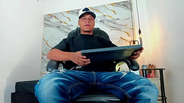 Ricky Owens1 online show from October 25, 2025, 2:24 pm