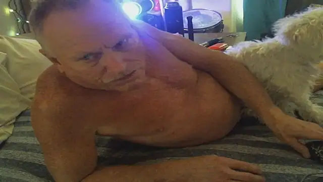 Snapshot of Pussyeat2please chatting on September 22, 2025, 1:35 pm Pussyeat2please online show from September 22, 2025, 1:35 pm