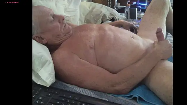 Snapshot of Pussyeat2please chatting on September 29, 2025, 2:44 pm Pussyeat2please online show from September 29, 2025, 2:44 pm