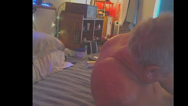Snapshot of Pussyeat2please chatting on October 8, 2025, 5:10 pm Pussyeat2please online show from October 8, 2025, 5:10 pm