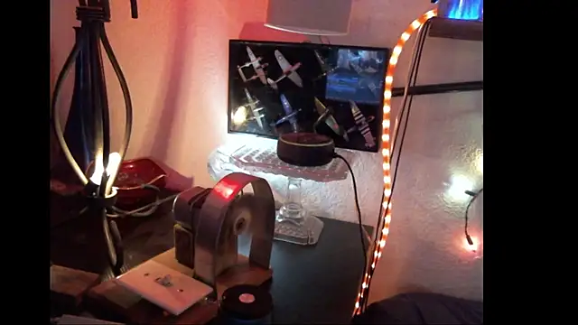 Pussyeat2please online show from April 18, 2026, 7:58 pm