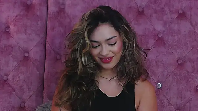 MaddisonBelucci online show from December 3, 2025, 8:40 pm