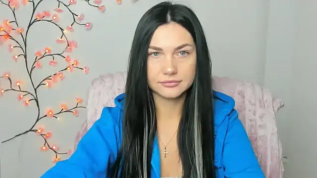 Lune Moon online show from December 19, 2025, 6:20 am