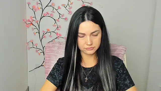 Lune Moon online show from April 11, 2026, 5:34 am