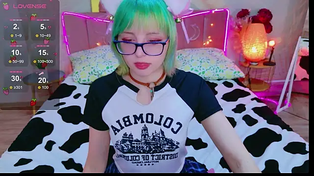 CoralineYoung online show from April 18, 2026, 10:08 am