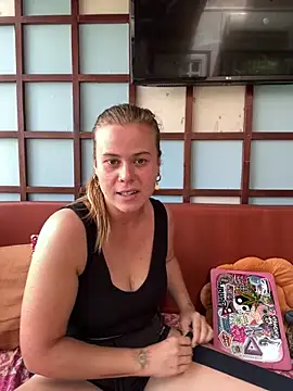 Stellamarbella online show from April 9, 2026, 6:02 am