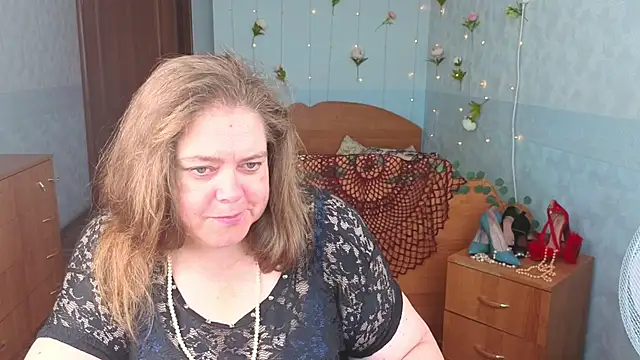 Audrey Aura online show from September 9, 2025, 5:07 am