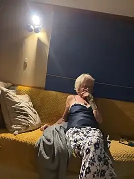 ladyboatlady online show from September 13, 2025, 7:46 pm