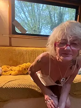 ladyboatlady online show from October 14, 2025, 6:36 am