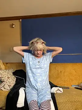 ladyboatlady online show from October 29, 2025, 7:21 am