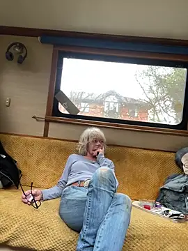 ladyboatlady online show from November 11, 2025, 3:12 pm