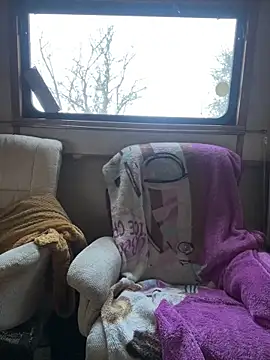 ladyboatlady online show from March 11, 2026, 6:52 am