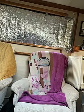 ladyboatlady online show from March 18, 2026, 6:27 am