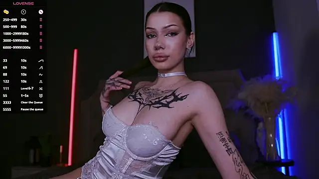 MiuMiuSasha online show from October 4, 2025, 8:40 pm