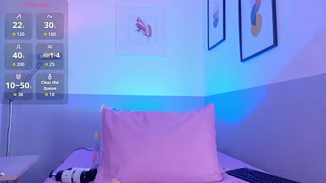 cutepetitee online show from March 31, 2026, 7:25 pm