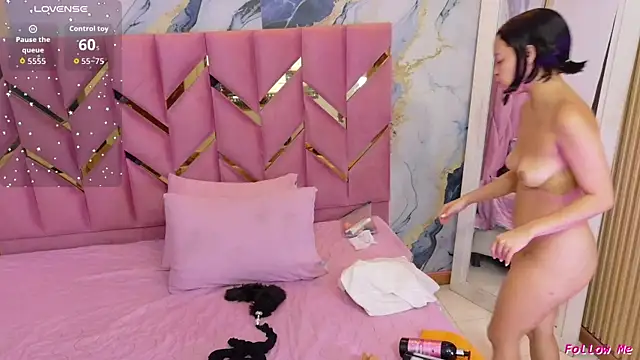 cutepetitee online show from July 21, 2026, 12:40 pm
