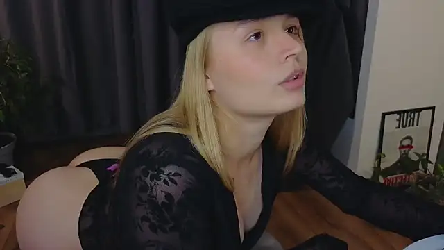 lisa schiele online show from October 26, 2025, 8:15 pm