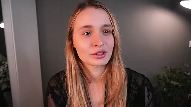 lisa schiele online show from November 26, 2025, 8:10 pm