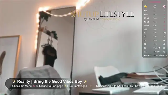 Snapshot of SwingWingWomanSweden chatting on May 15, 2026, 8:54 am SwingWingWomanSweden online show from May 15, 2026, 8:54 am