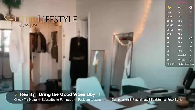 Snapshot of SwingWingWomanSweden chatting on May 19, 2026, 7:47 am SwingWingWomanSweden online show from May 19, 2026, 7:47 am