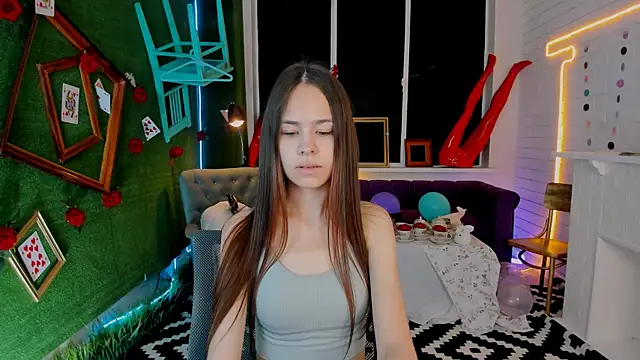 UliaNeer online show from September 9, 2025, 5:07 am