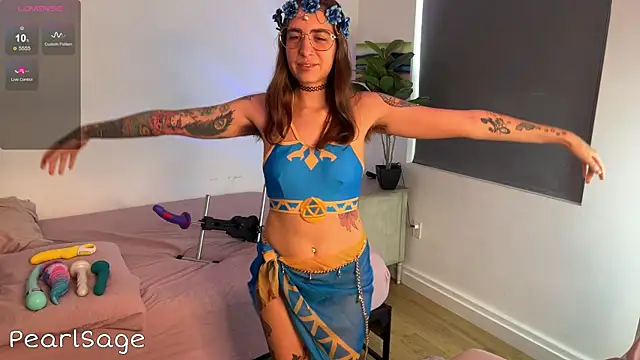 Snapshot of Pearl_Sage chatting on October 28, 2025, 11:29 pm Pearl Sage online show from October 28, 2025, 11:29 pm