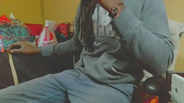 EYEzIAM online show from April 21, 2026, 4:08 am