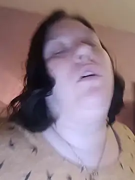 Feuchtekitty92xh online show from November 3, 2025, 7:15 pm