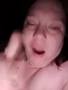 Feuchtekitty92xh online show from March 5, 2026, 10:06 pm