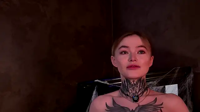 Snapshot of AriWild chatting on November 1, 2025, 4:03 am AriWild online show from November 1, 2025, 4:03 am