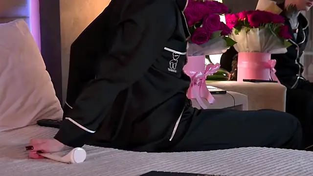 Snapshot of AriWild chatting on November 26, 2025, 4:35 am AriWild online show from November 26, 2025, 4:35 am