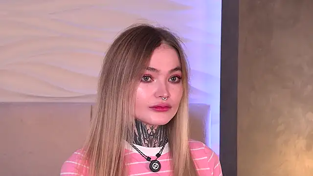 Snapshot of AriWild chatting on December 3, 2025, 4:20 am AriWild online show from December 3, 2025, 4:20 am