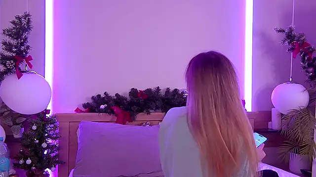 Snapshot of AriWild chatting on December 23, 2025, 4:43 am AriWild online show from December 23, 2025, 4:43 am