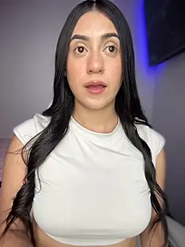 isabela l online show from September 26, 2025, 7:51 pm