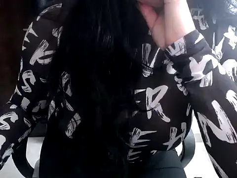 Snapshot of Roshi_Love chatting on July 12, 2026, 7:27 pm Roshi Love online show from July 12, 2026, 7:27 pm