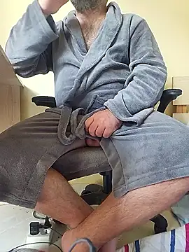 Nesch82 online show from March 16, 2026, 8:18 am