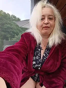 Snapshot of SquirtMilf00 chatting on July 11, 2026, 10:07 am SquirtMilf00 online show from July 11, 2026, 10:07 am