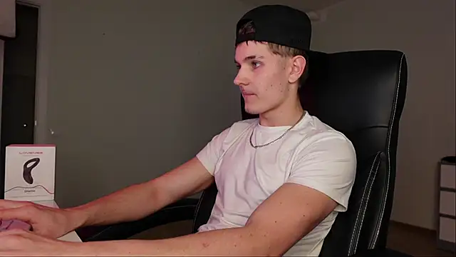 Mark Karson online show from October 26, 2025, 2:01 pm