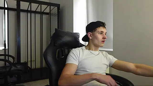 Mark Karson online show from October 30, 2025, 9:33 am