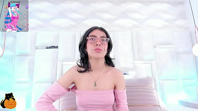 Im Molly Angel online show from October 22, 2025, 8:08 pm