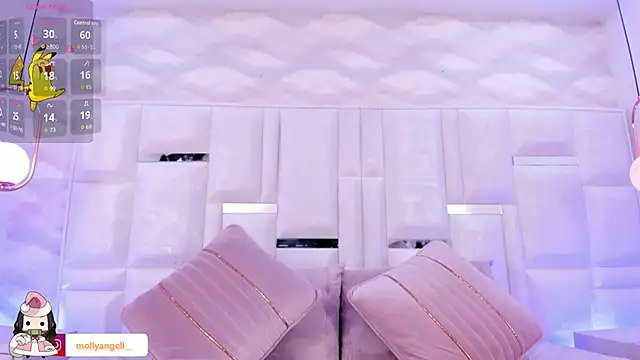 Im Molly Angel online show from November 30, 2025, 1:59 pm