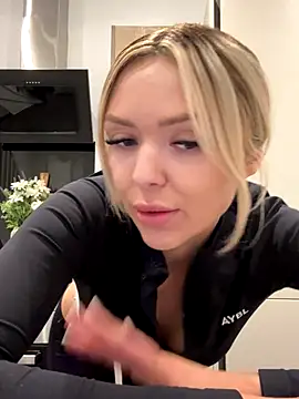 lolableux online show from November 18, 2025, 5:17 pm