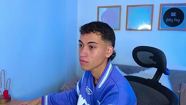 yulian vasquez online show from September 12, 2025, 12:27 pm