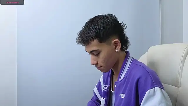 yulian vasquez online show from September 15, 2025, 12:16 pm