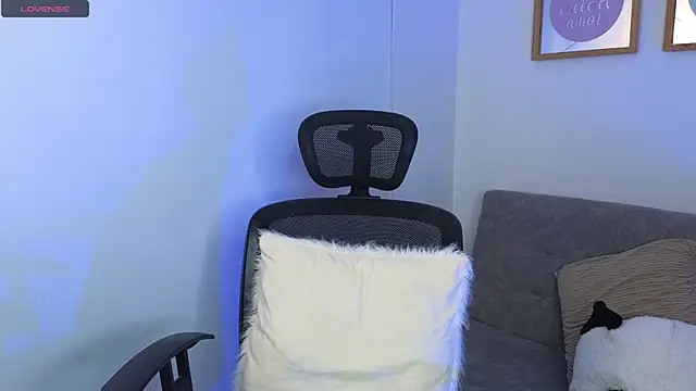 yulian vasquez online show from September 24, 2025, 12:19 pm